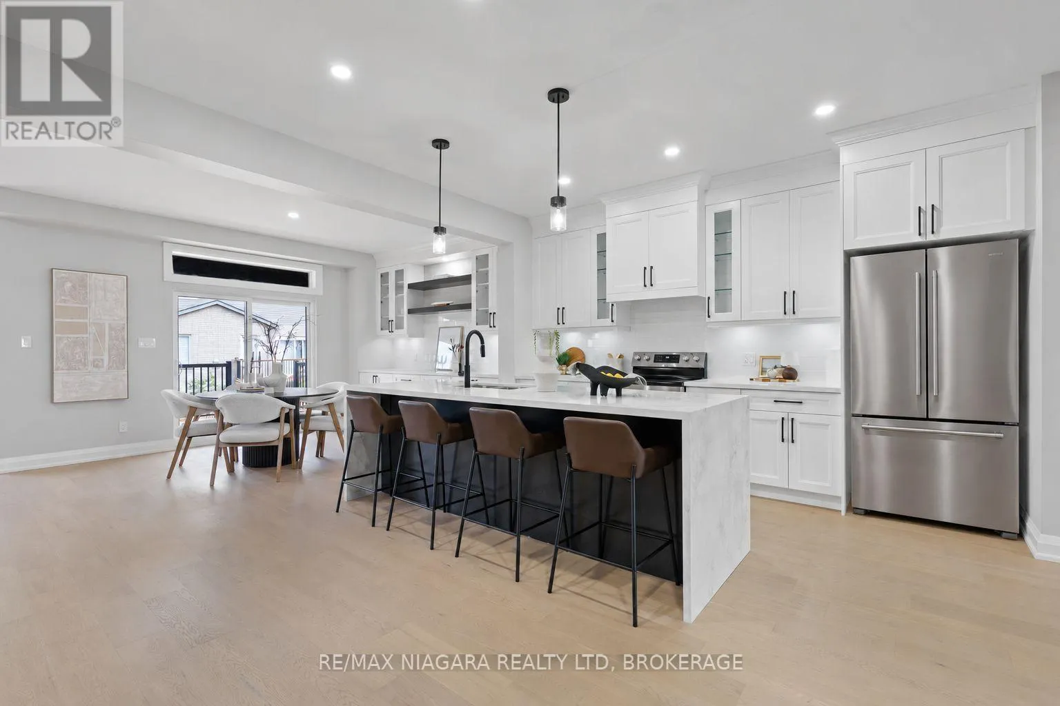 6136 CURLIN CRESCENT