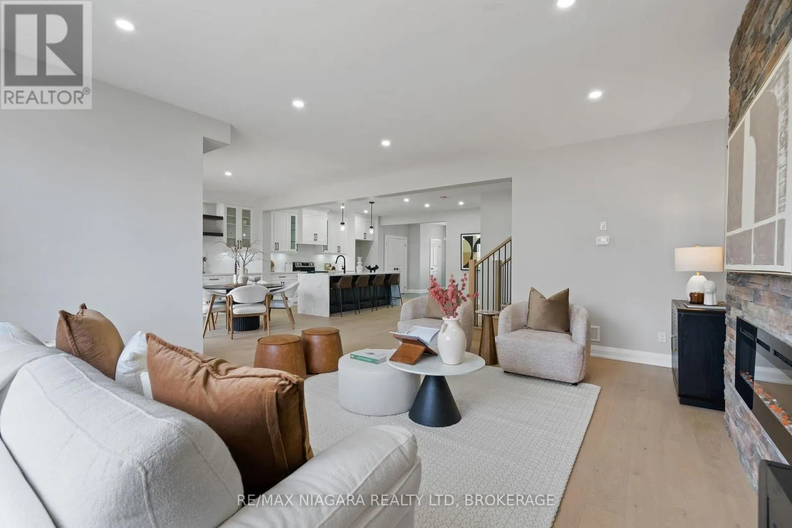 6136 CURLIN CRESCENT