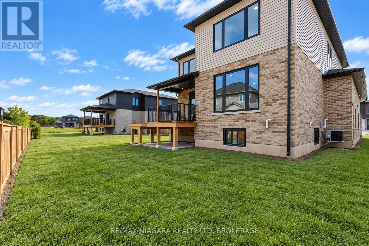 6136 CURLIN CRESCENT
