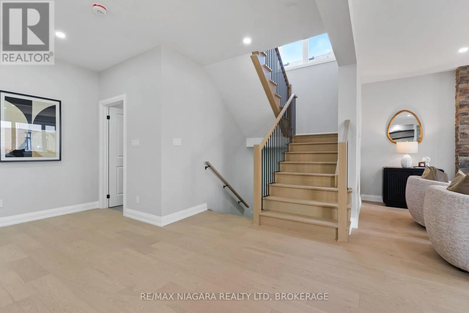 6136 CURLIN CRESCENT