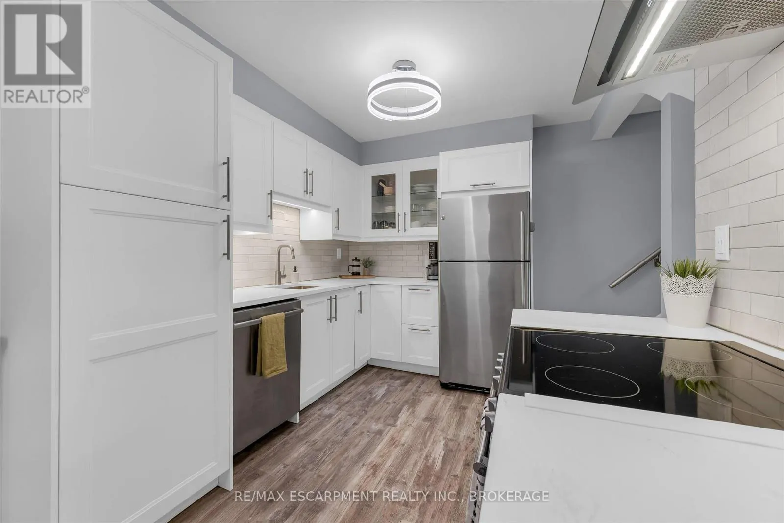 301 - 5 VIKING COURT #301