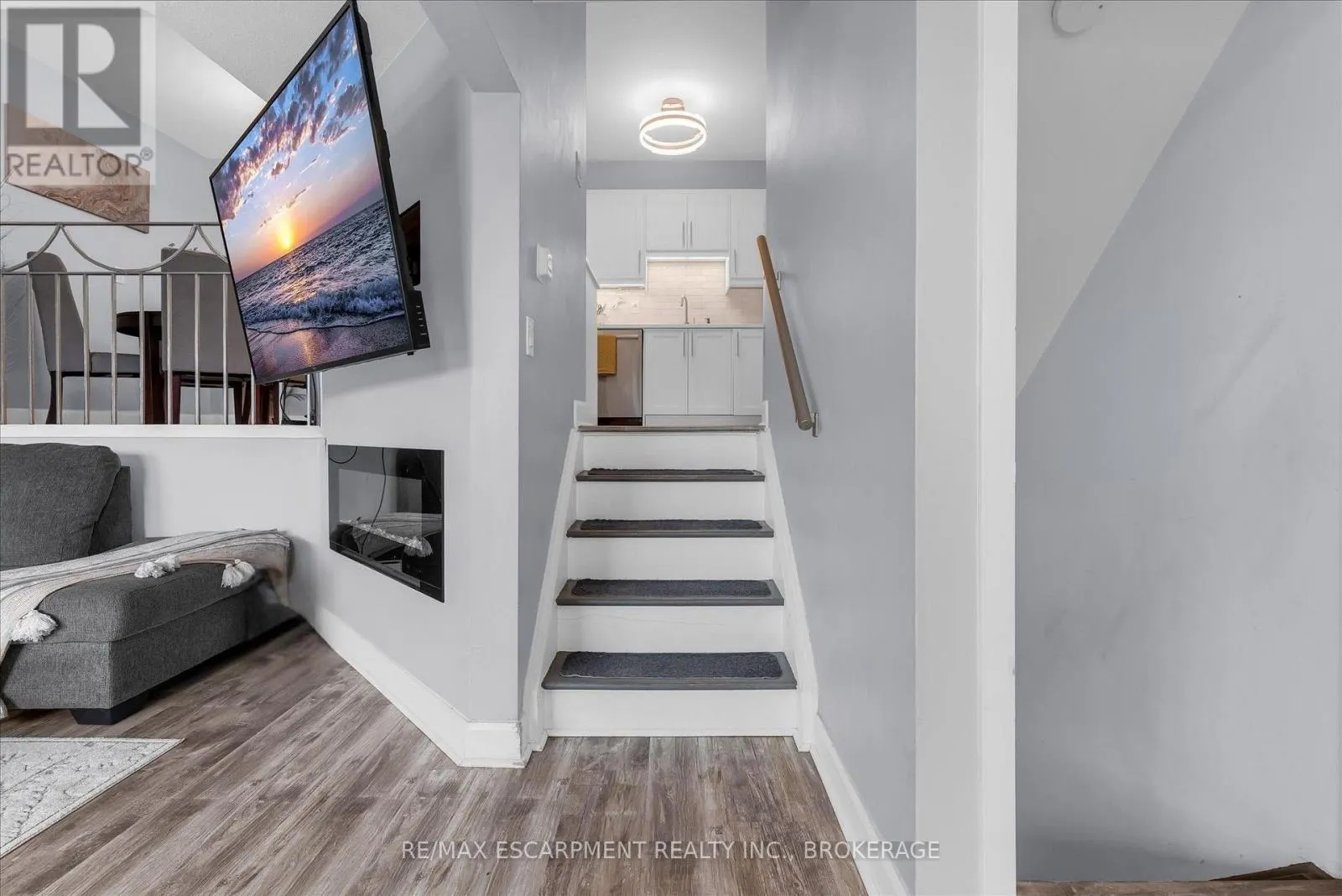 301 - 5 VIKING COURT #301