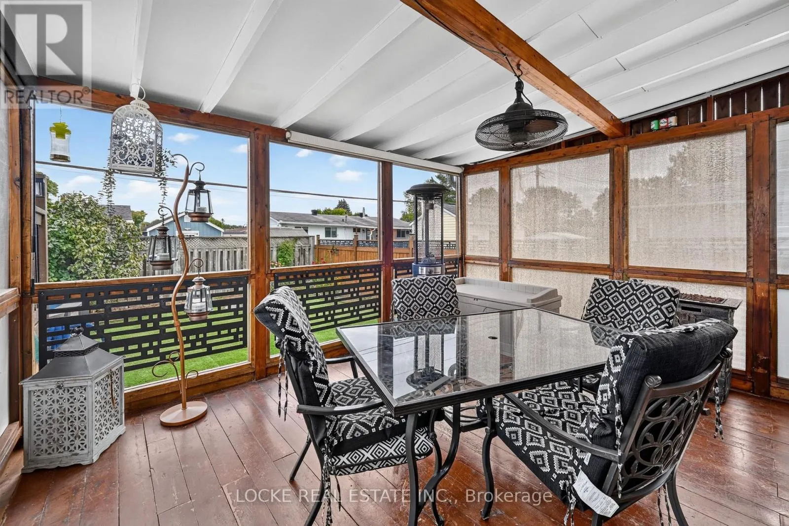1501 QUEENSWOOD CRESCENT