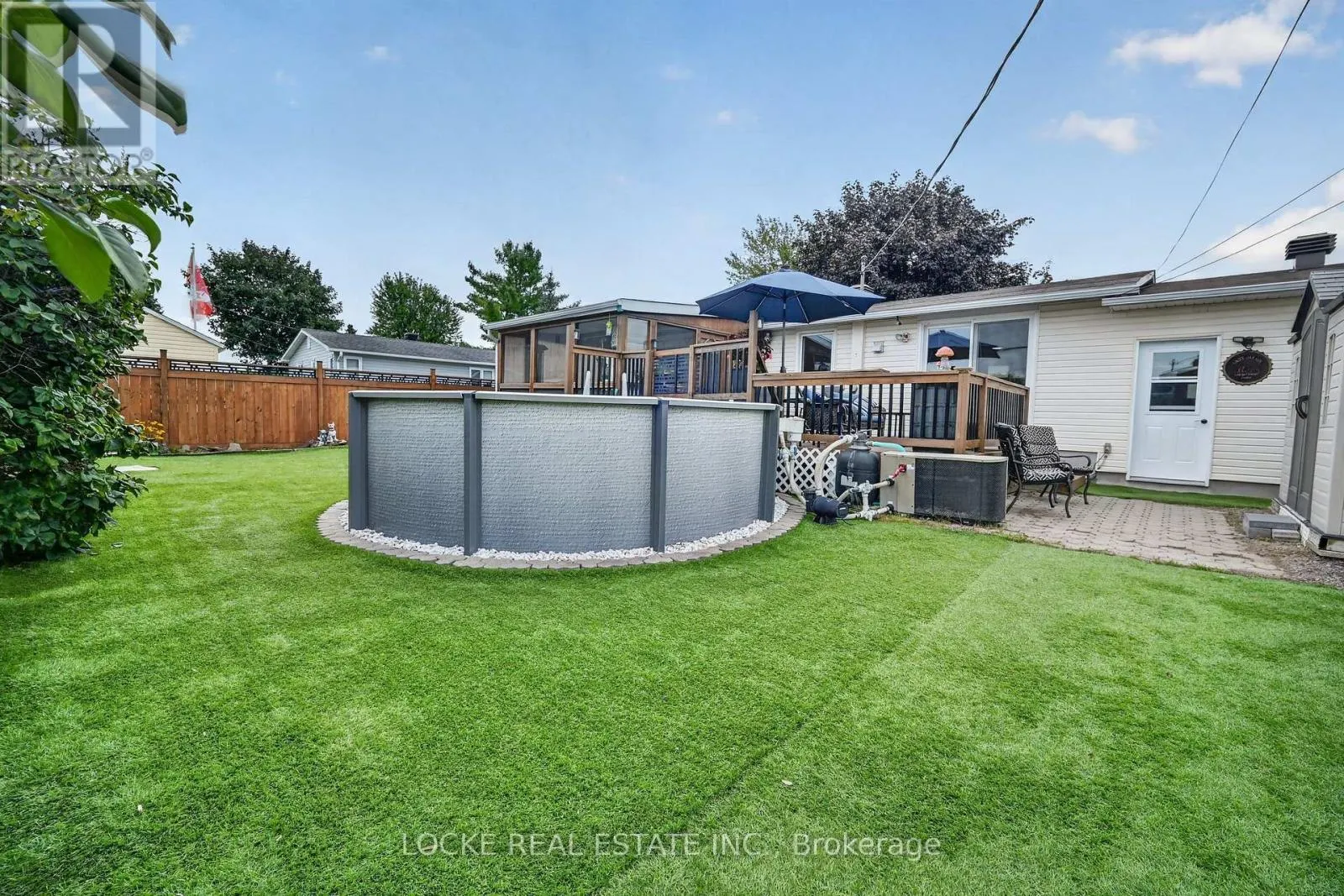 1501 QUEENSWOOD CRESCENT