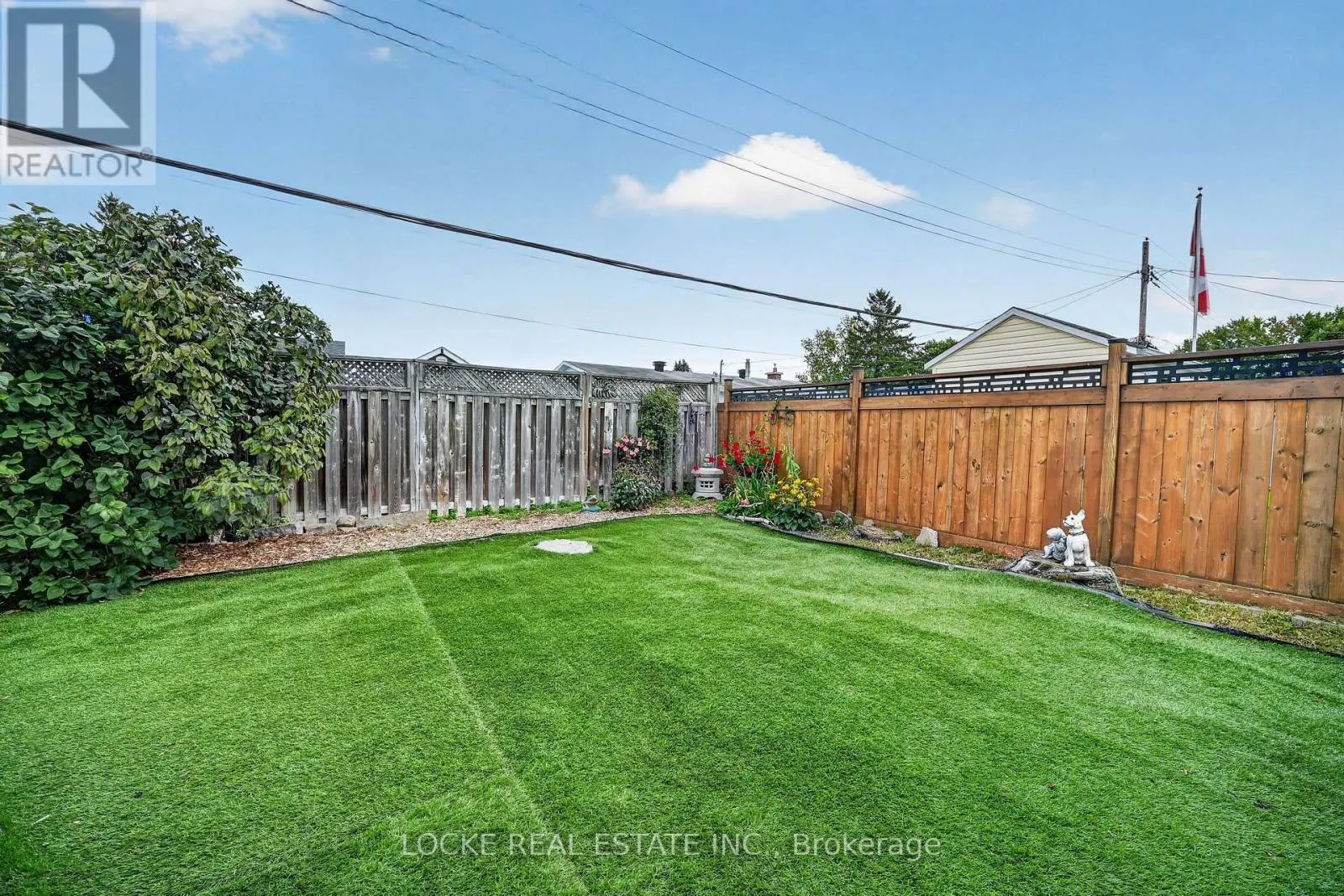 1501 QUEENSWOOD CRESCENT