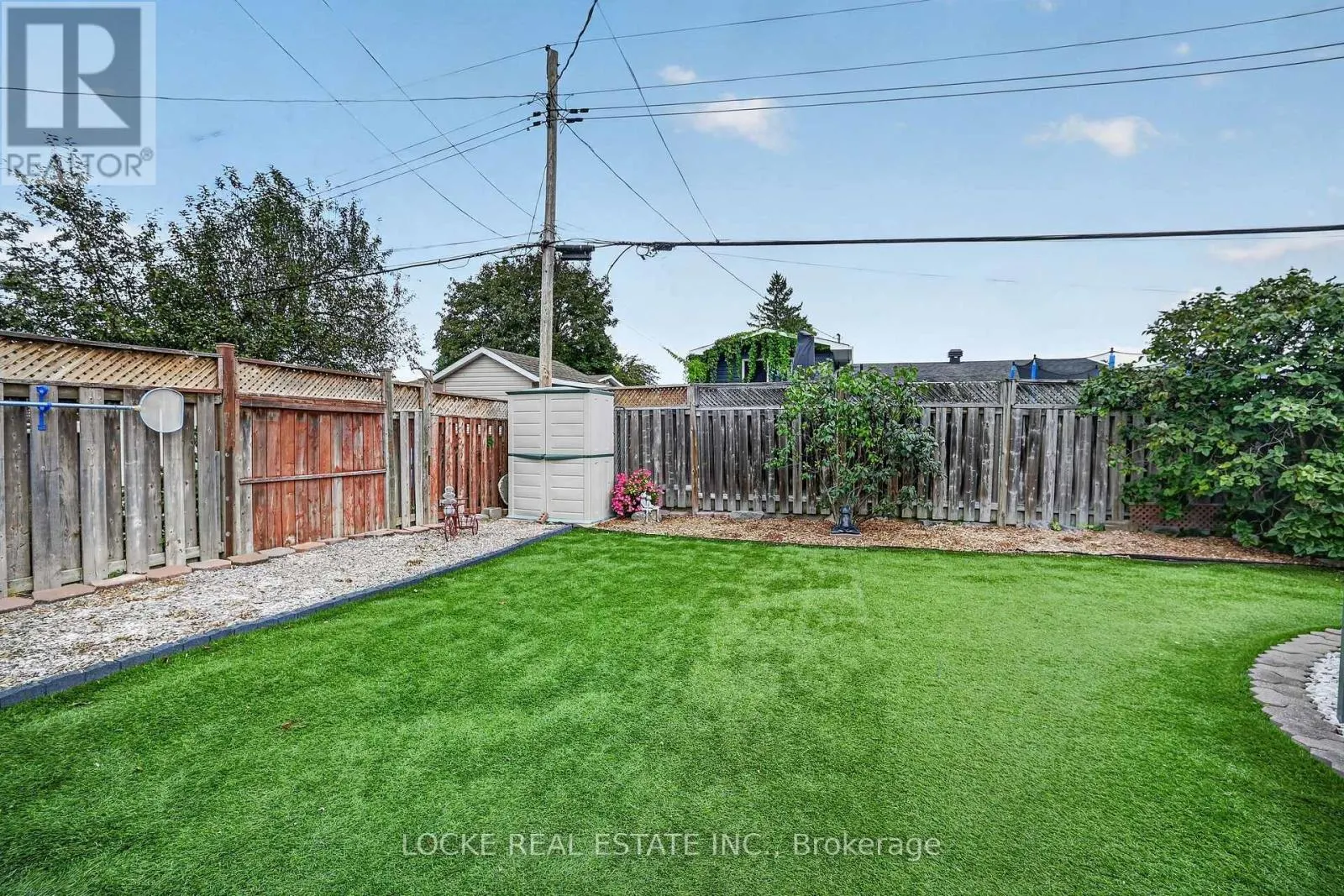 1501 QUEENSWOOD CRESCENT