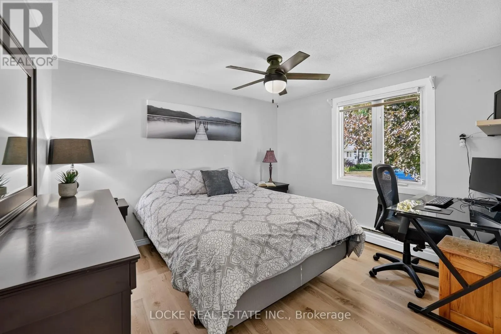 1501 QUEENSWOOD CRESCENT