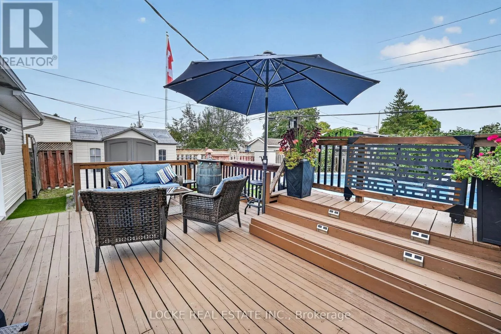 1501 QUEENSWOOD CRESCENT