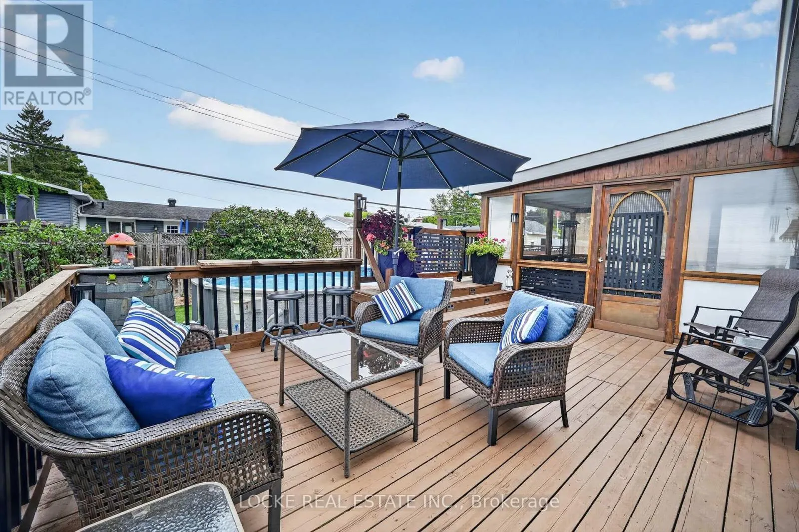 1501 QUEENSWOOD CRESCENT
