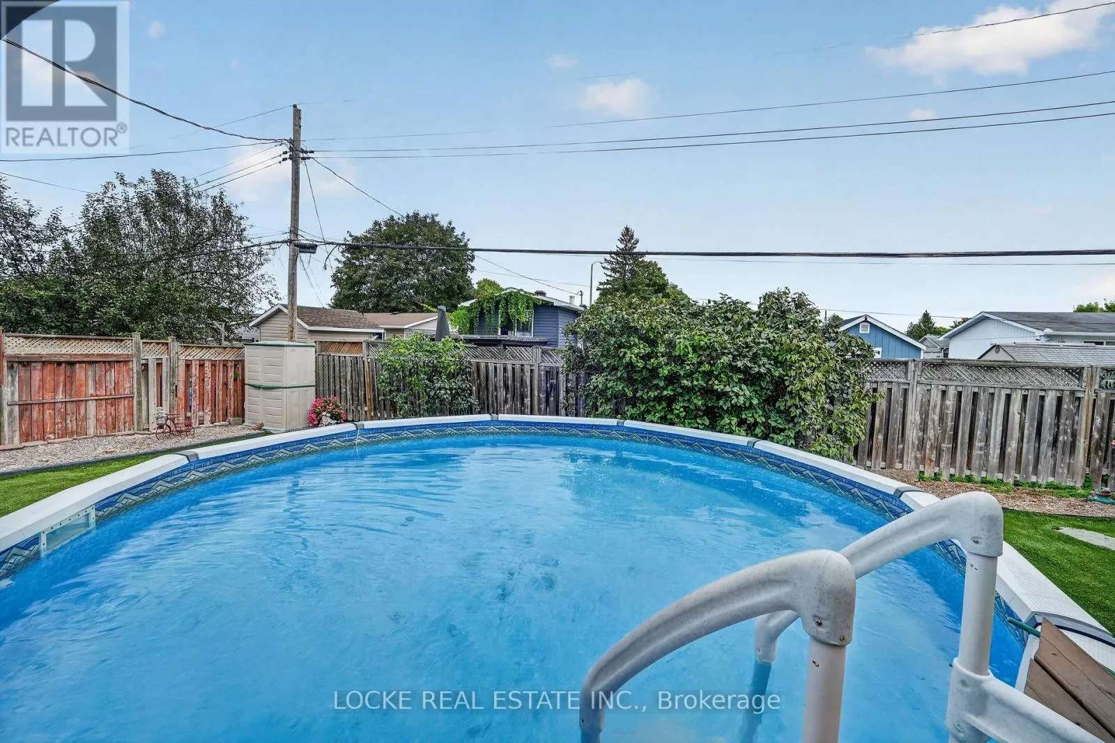 1501 QUEENSWOOD CRESCENT