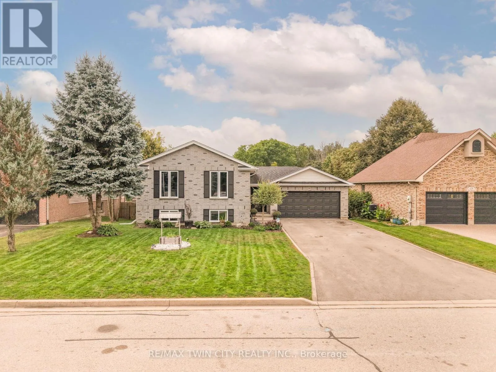 26 MACPHERSON DRIVE