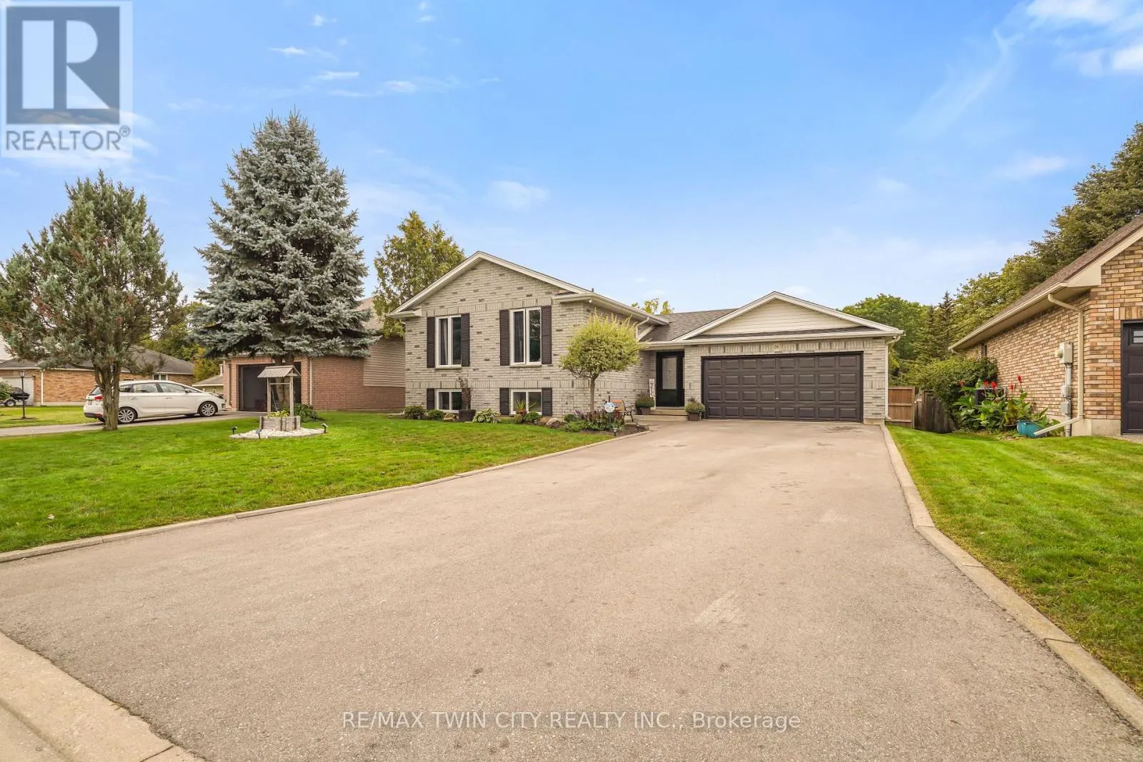 26 MACPHERSON DRIVE