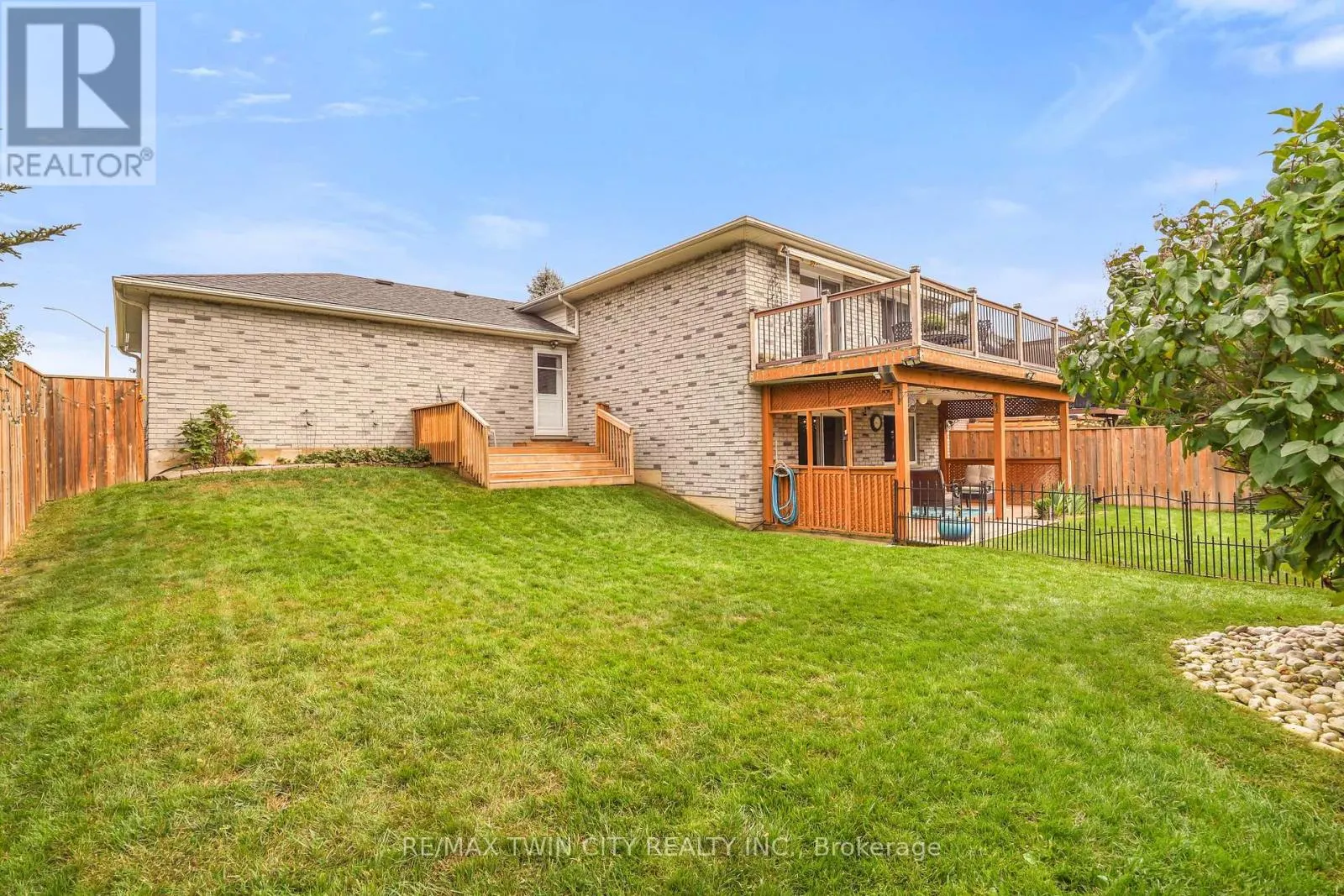 26 MACPHERSON DRIVE