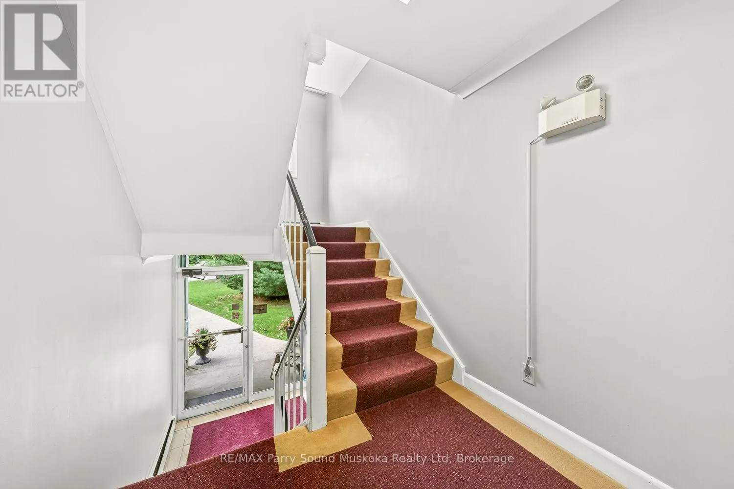 6 - 118 ISABELLA STREET #6