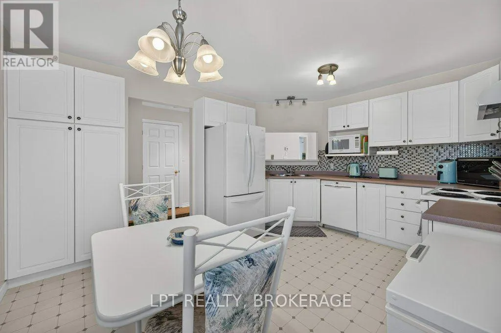 401 WATERLOO DRIVE