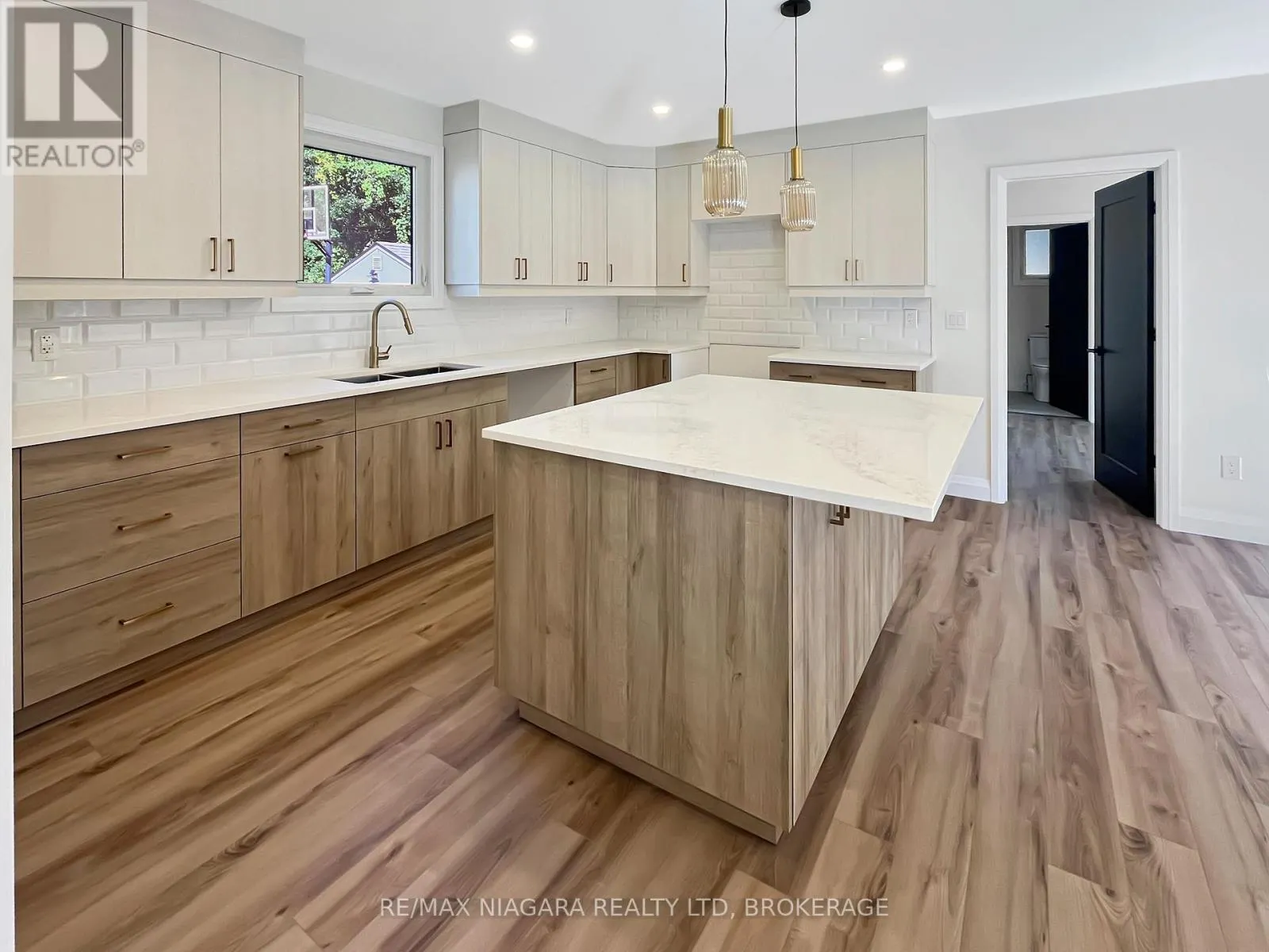 3042 BETHUNE AVENUE