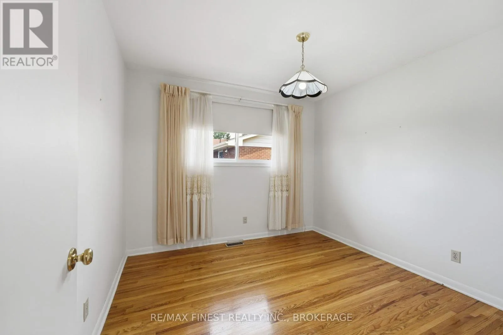 746 LAIDLAW CRESCENT