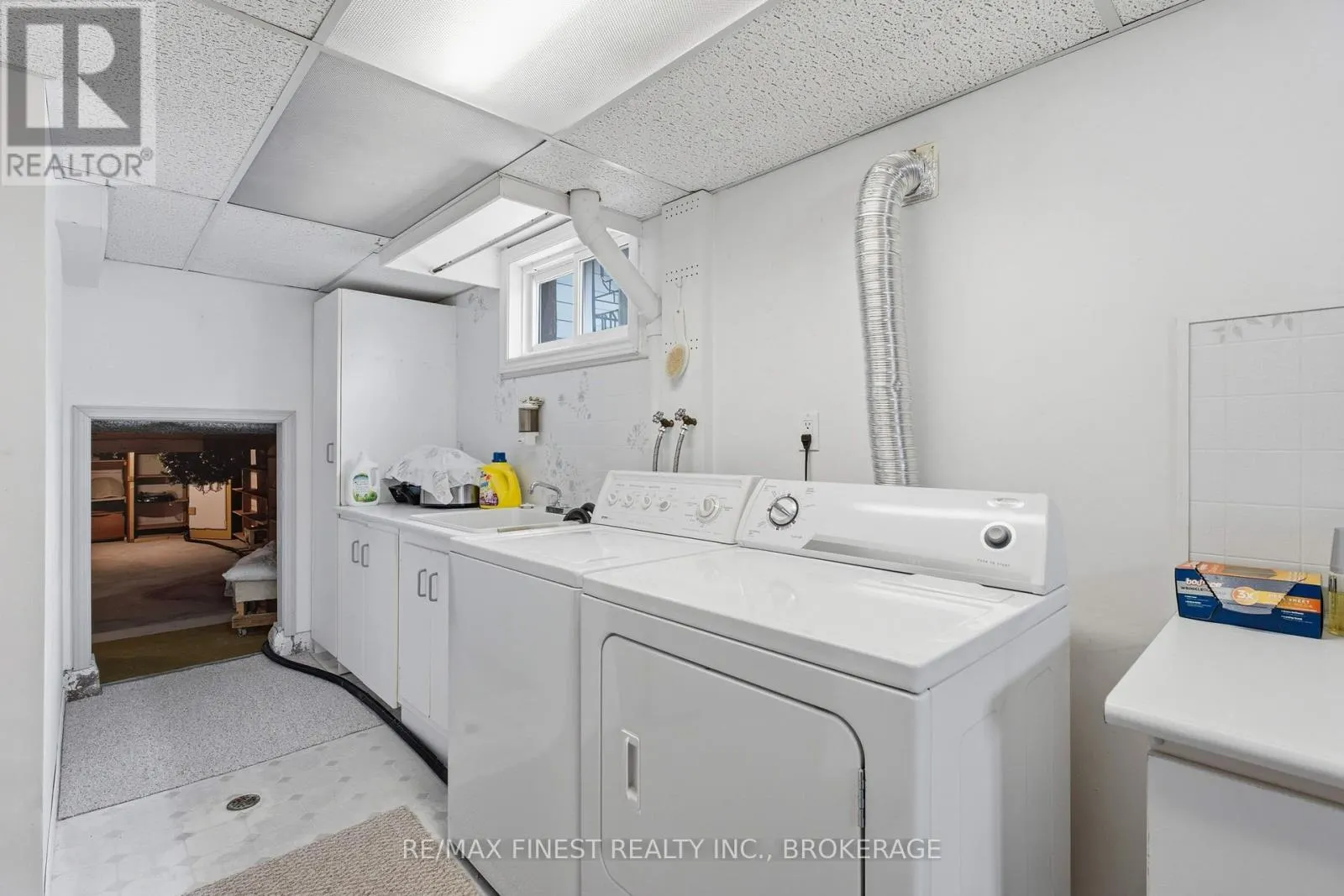 746 LAIDLAW CRESCENT