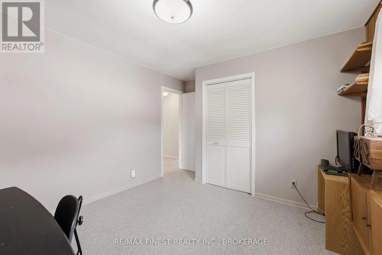 746 LAIDLAW CRESCENT
