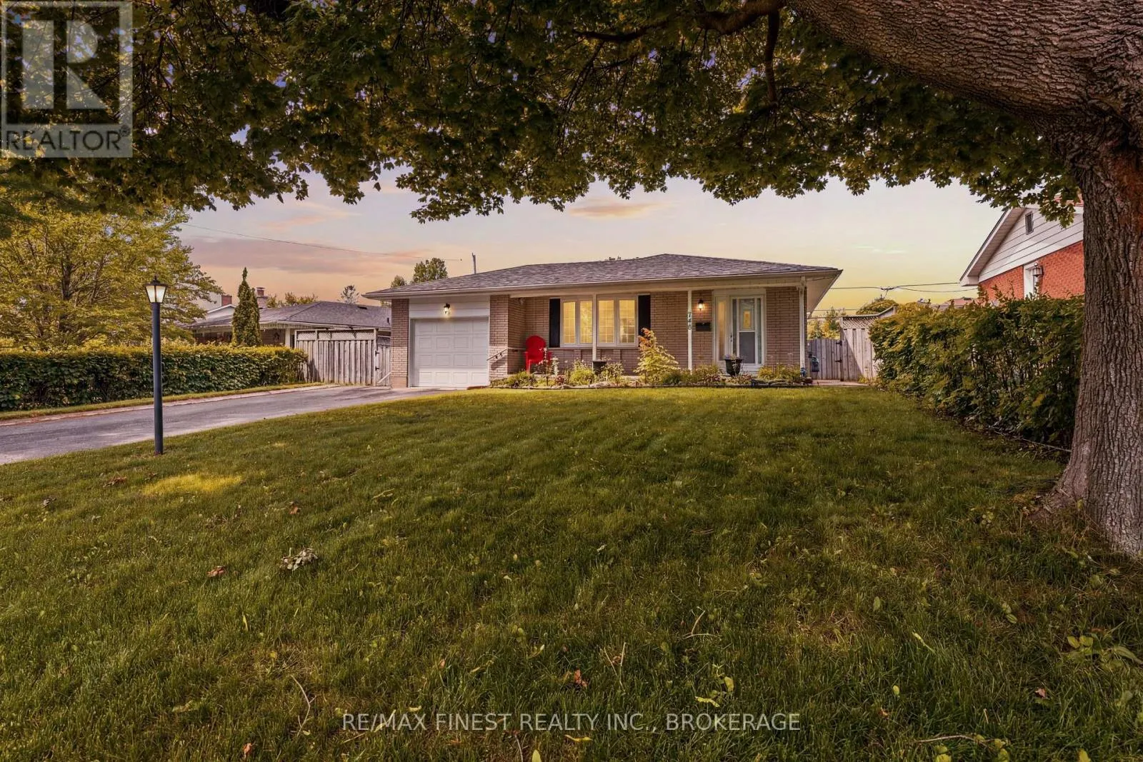 746 LAIDLAW CRESCENT