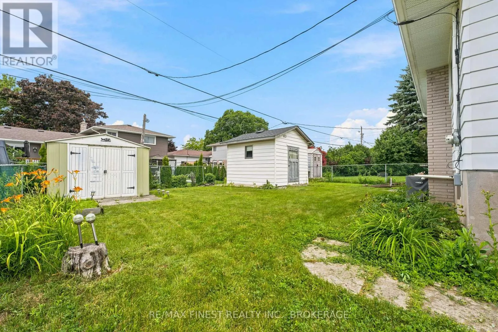 746 LAIDLAW CRESCENT