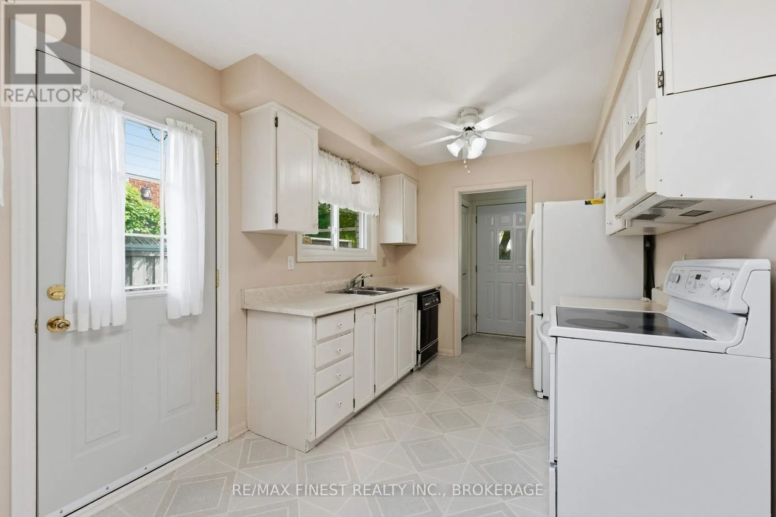 746 LAIDLAW CRESCENT