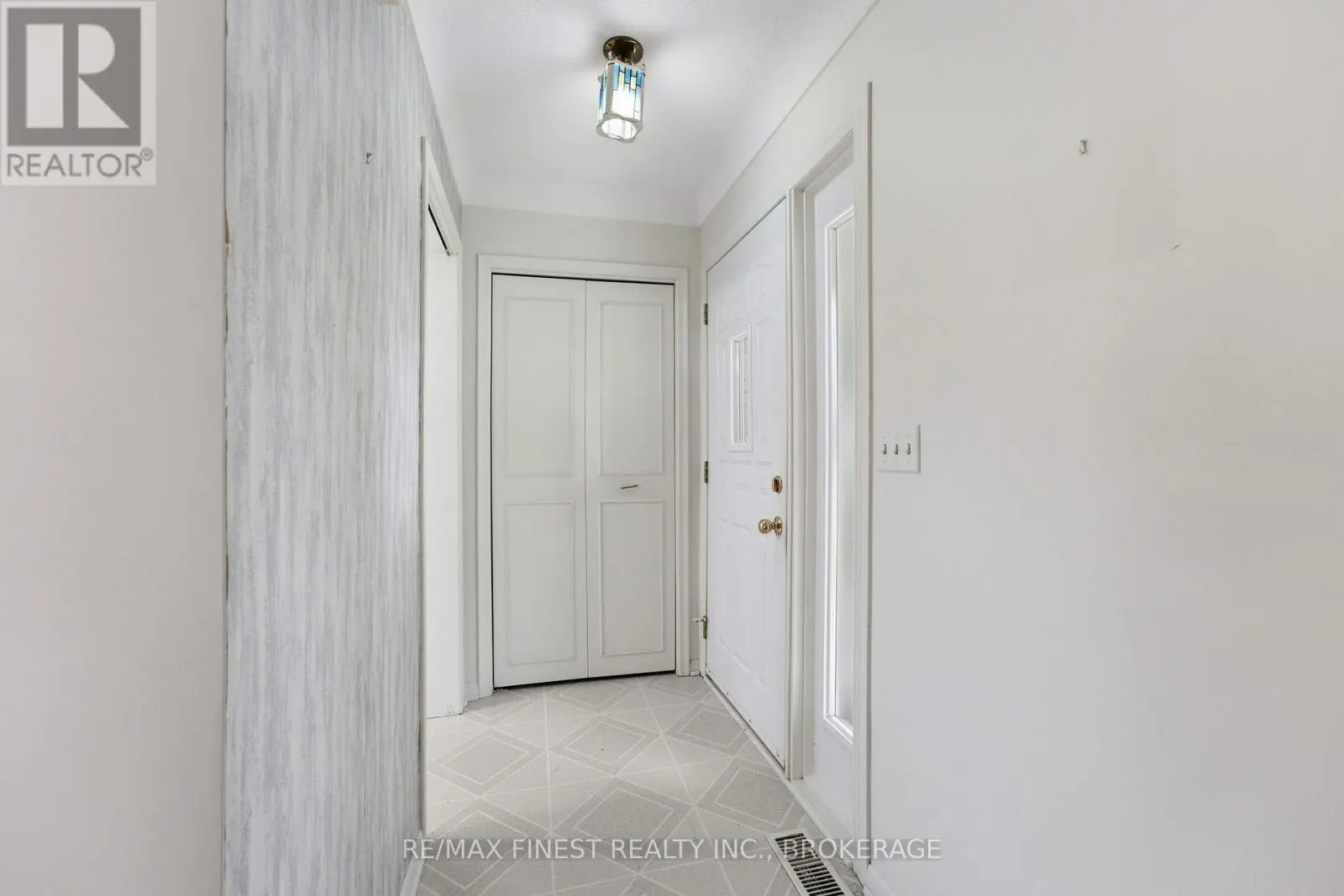 746 LAIDLAW CRESCENT