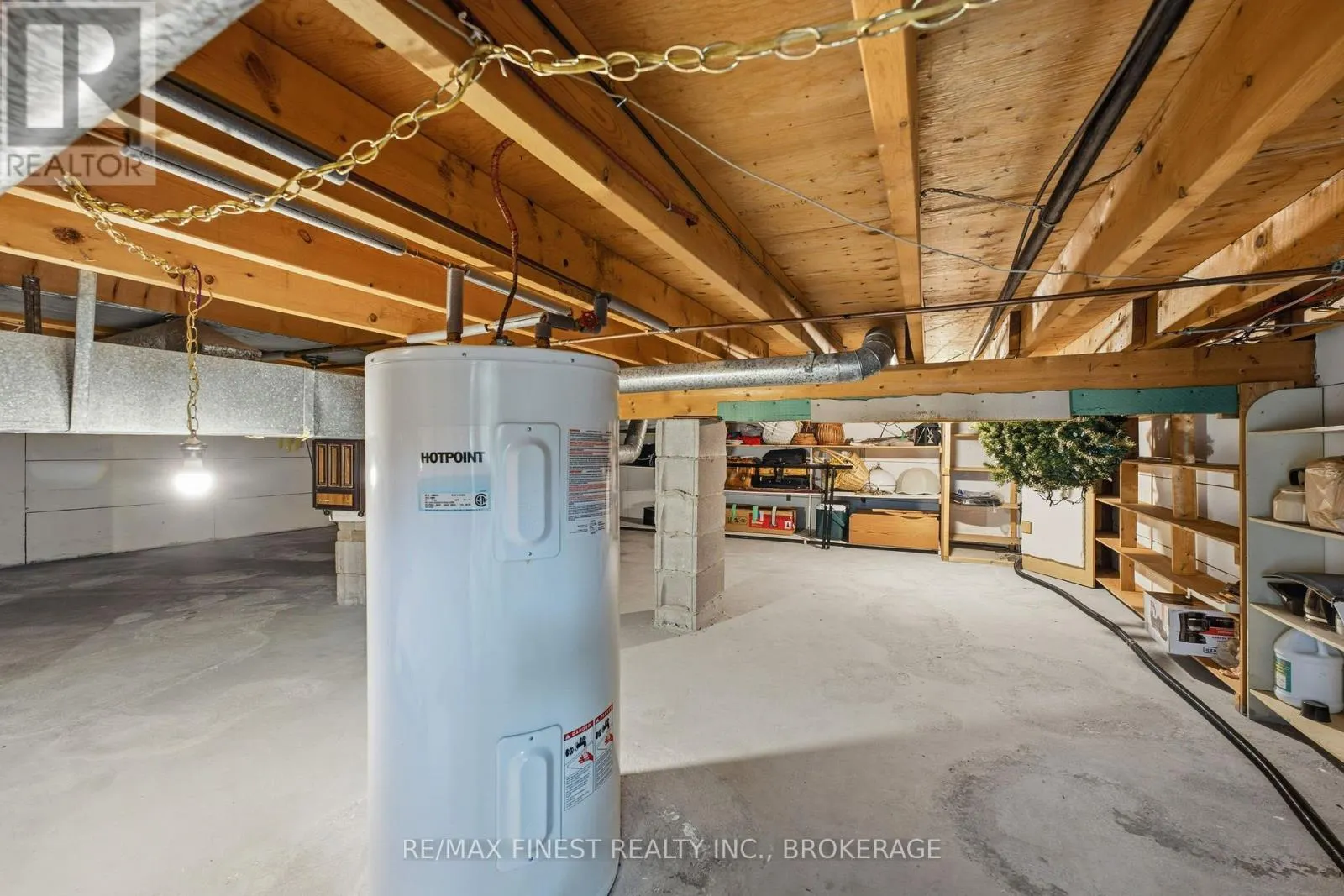 746 LAIDLAW CRESCENT