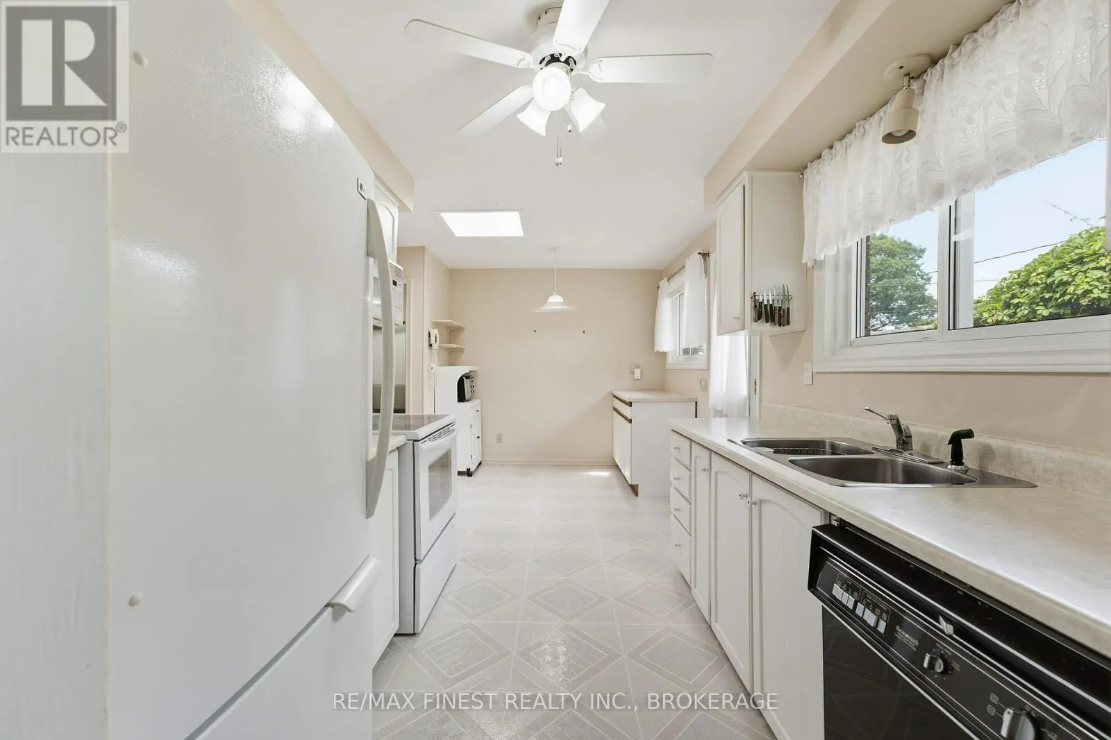 746 LAIDLAW CRESCENT