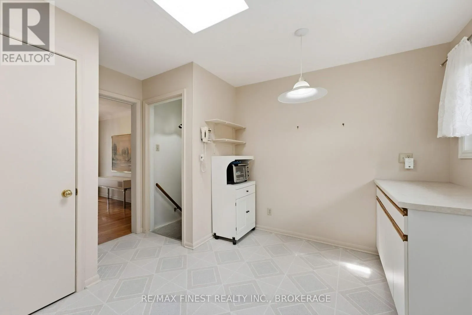 746 LAIDLAW CRESCENT