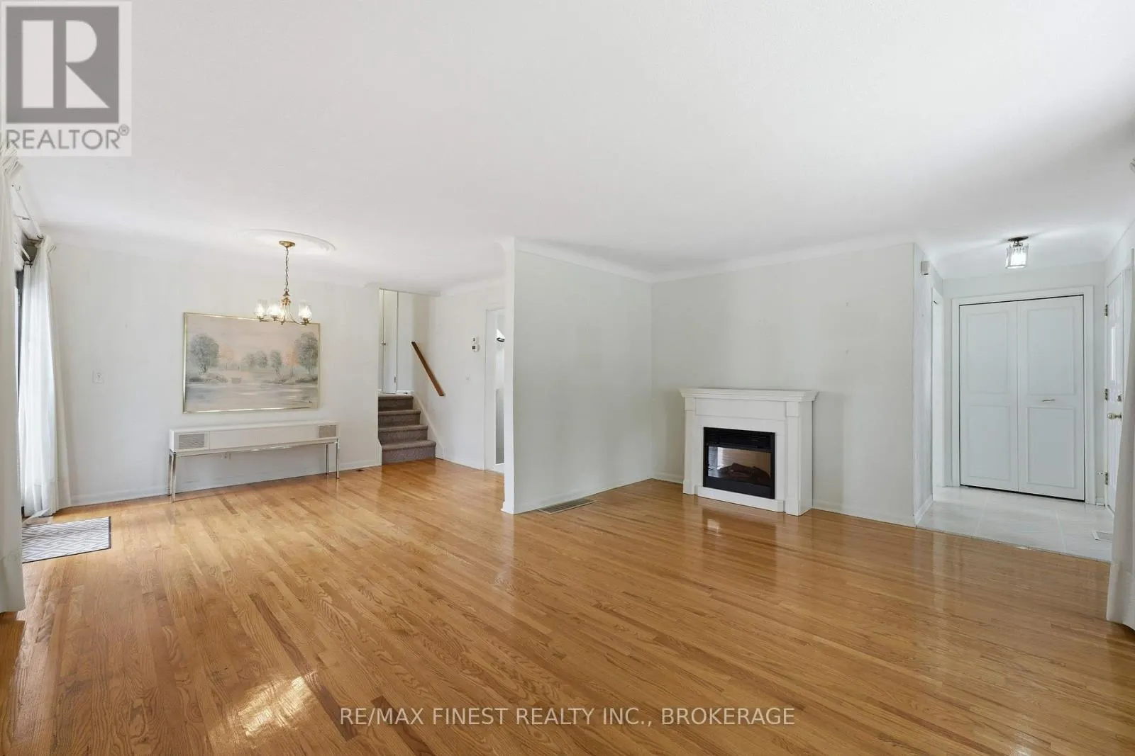 746 LAIDLAW CRESCENT