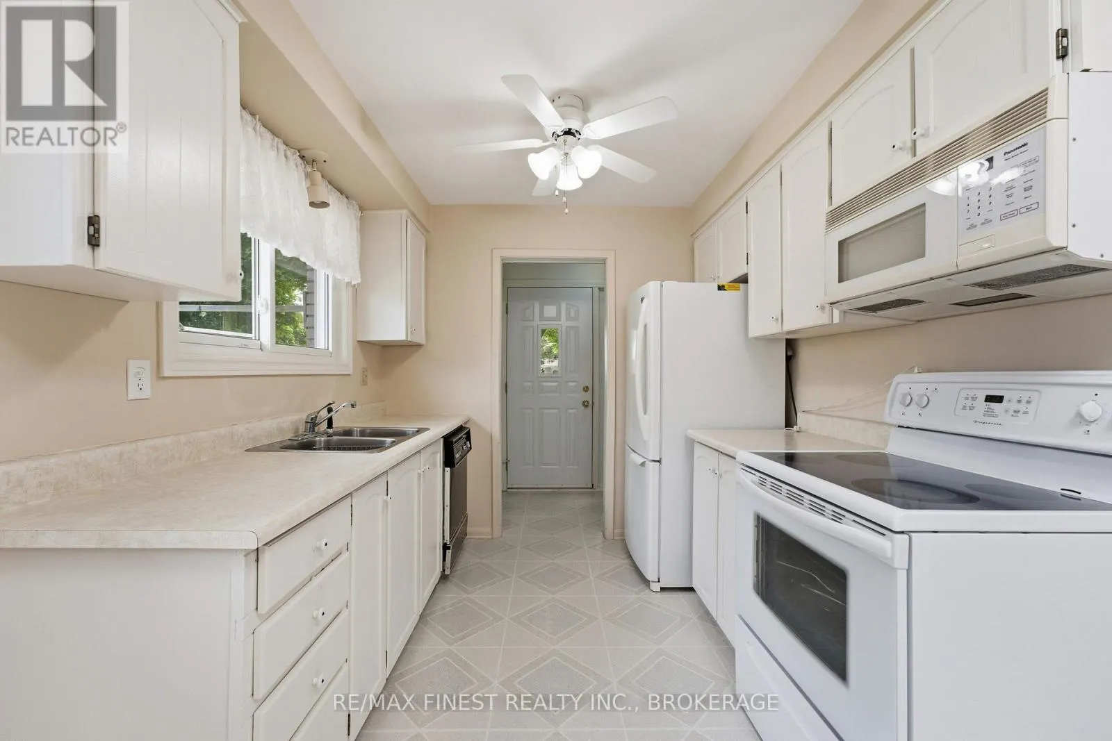 746 LAIDLAW CRESCENT
