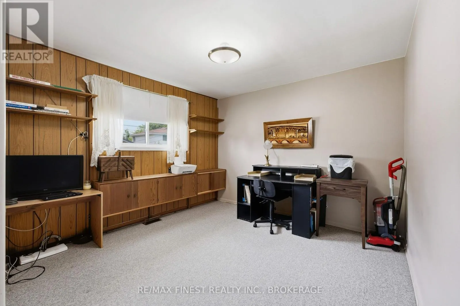746 LAIDLAW CRESCENT