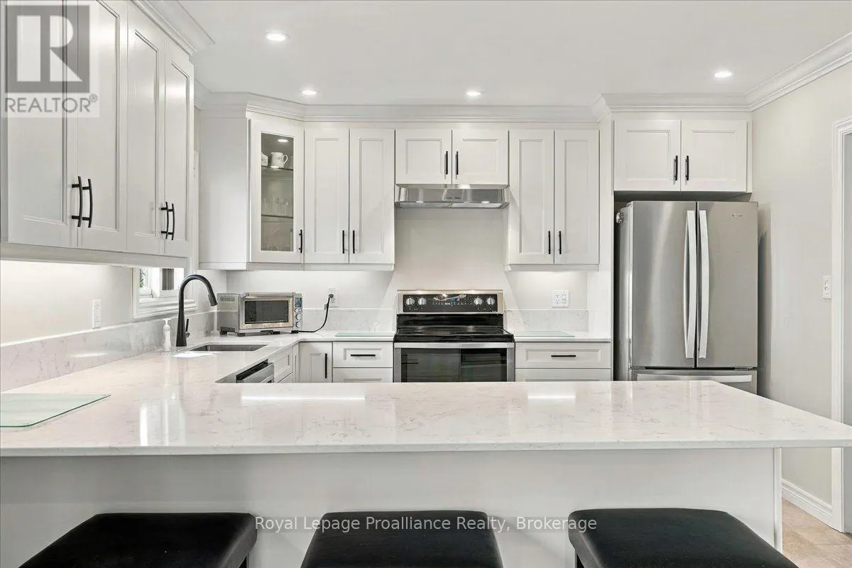 224 DUNDAS STREET W