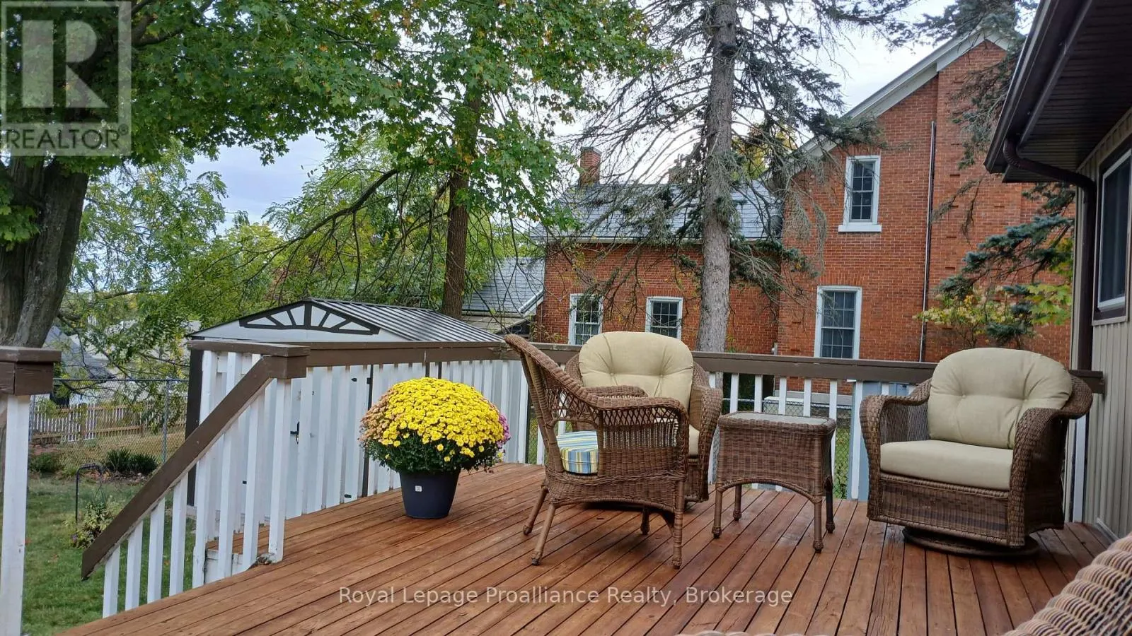 224 DUNDAS STREET W