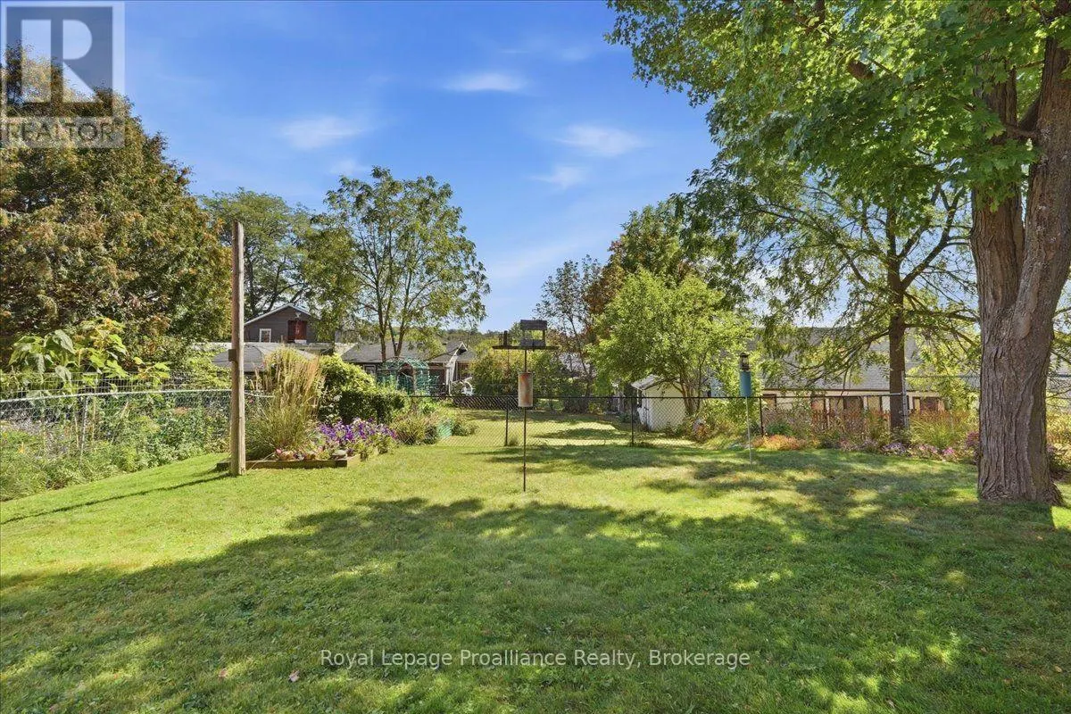 224 DUNDAS STREET W