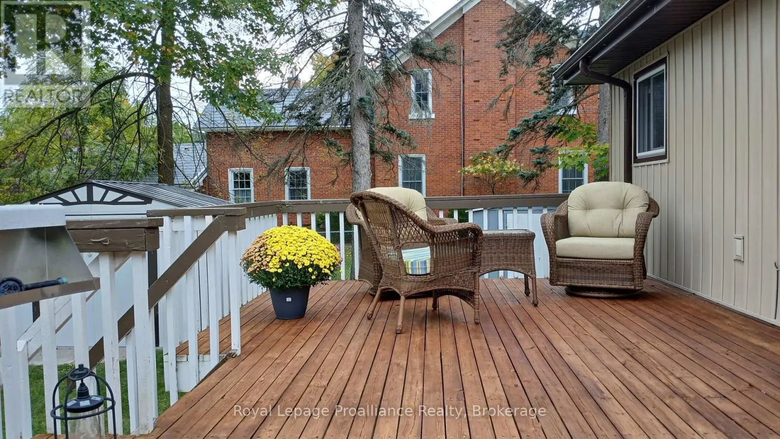 224 DUNDAS STREET W