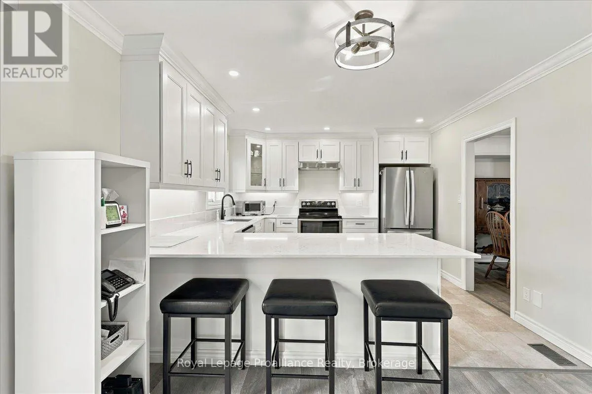 224 DUNDAS STREET W