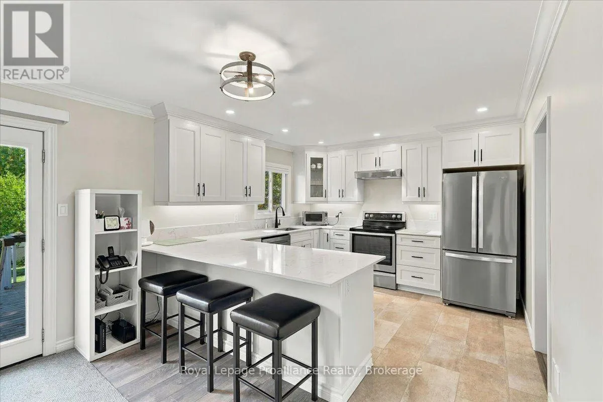 224 DUNDAS STREET W