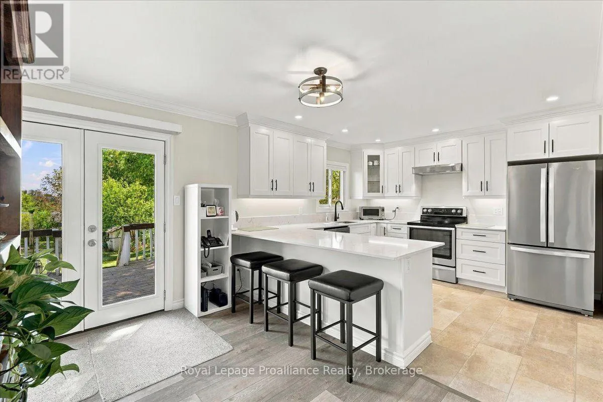224 DUNDAS STREET W