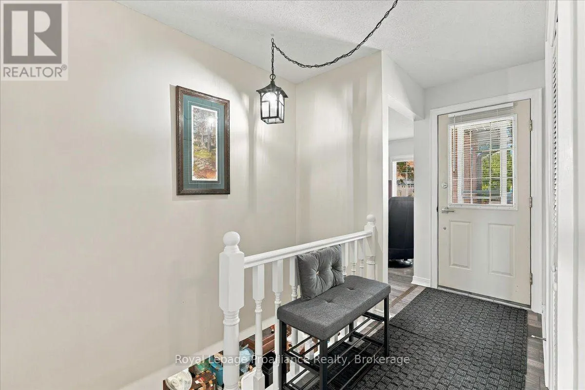 224 DUNDAS STREET W