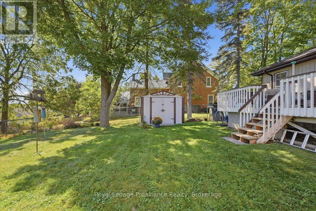 224 DUNDAS STREET W