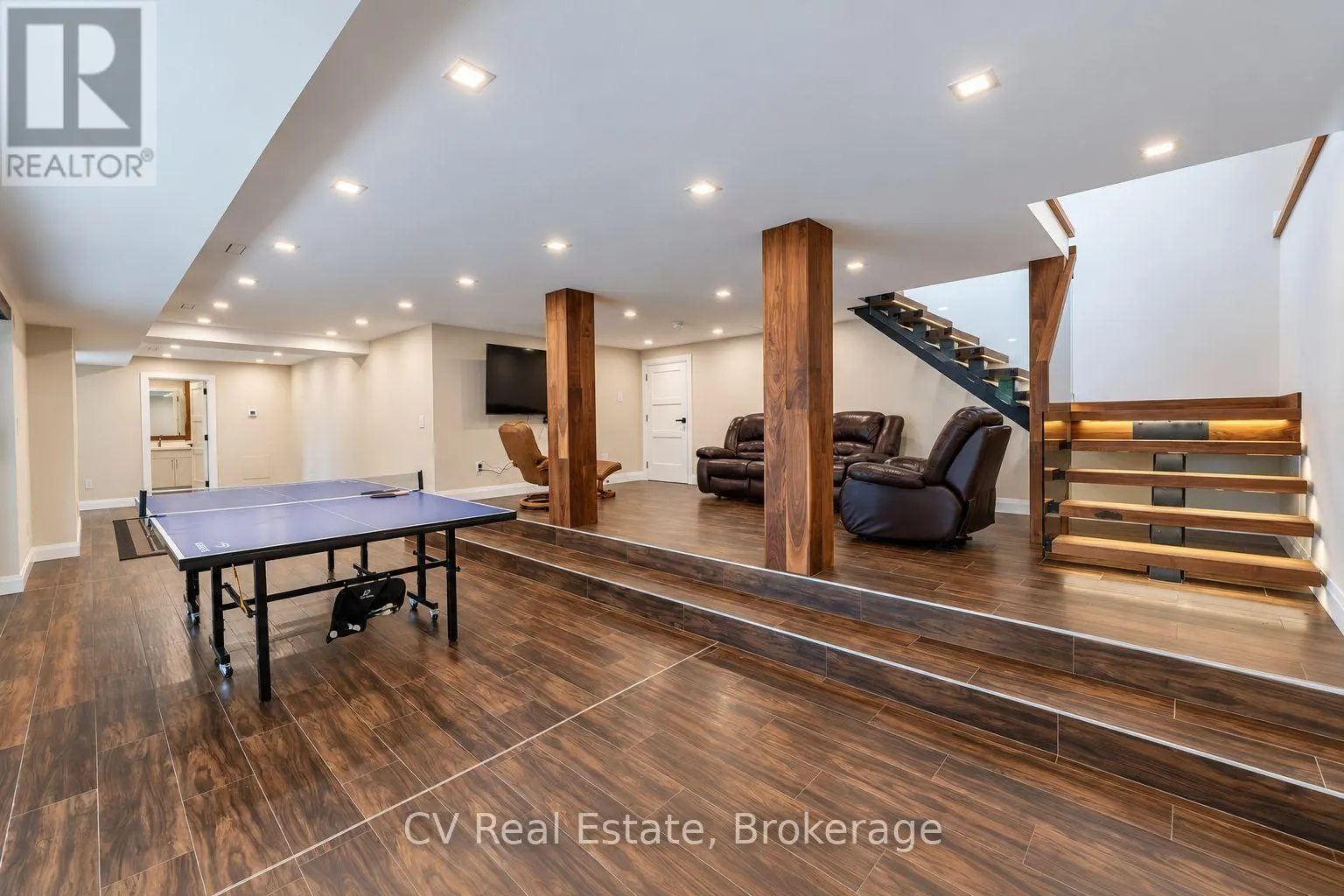 1009 DONALDSON STREET