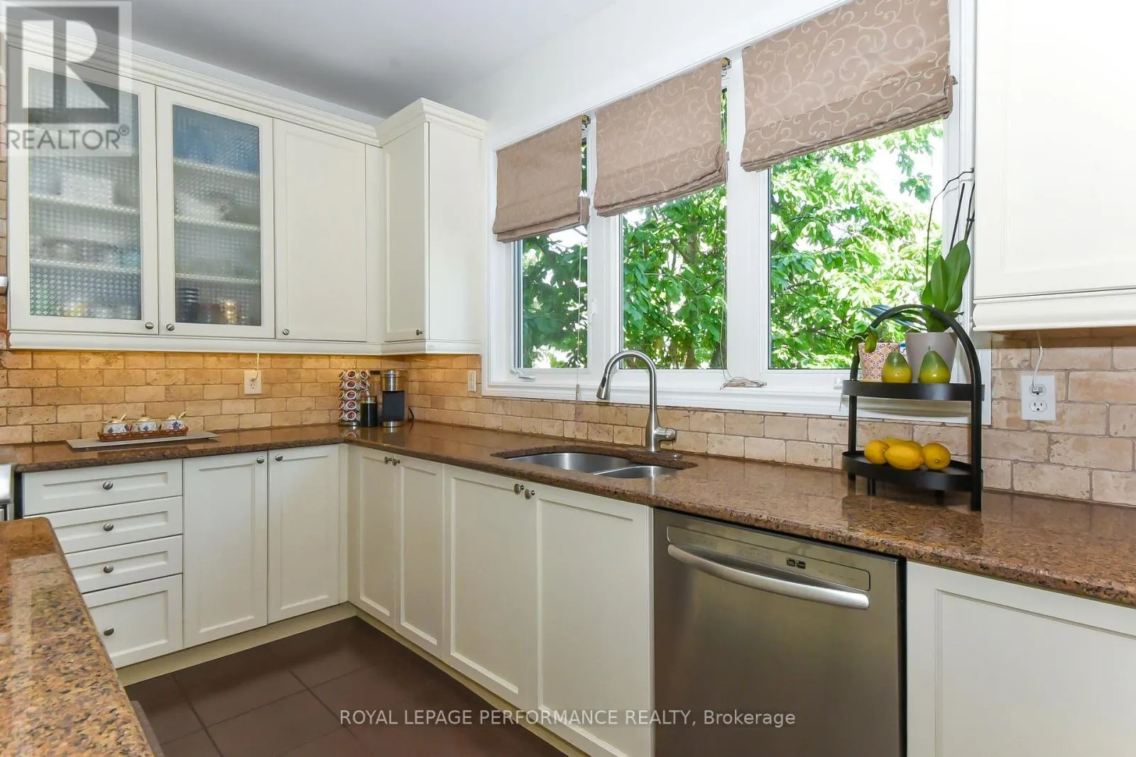 2744 GRAND VISTA CIRCLE