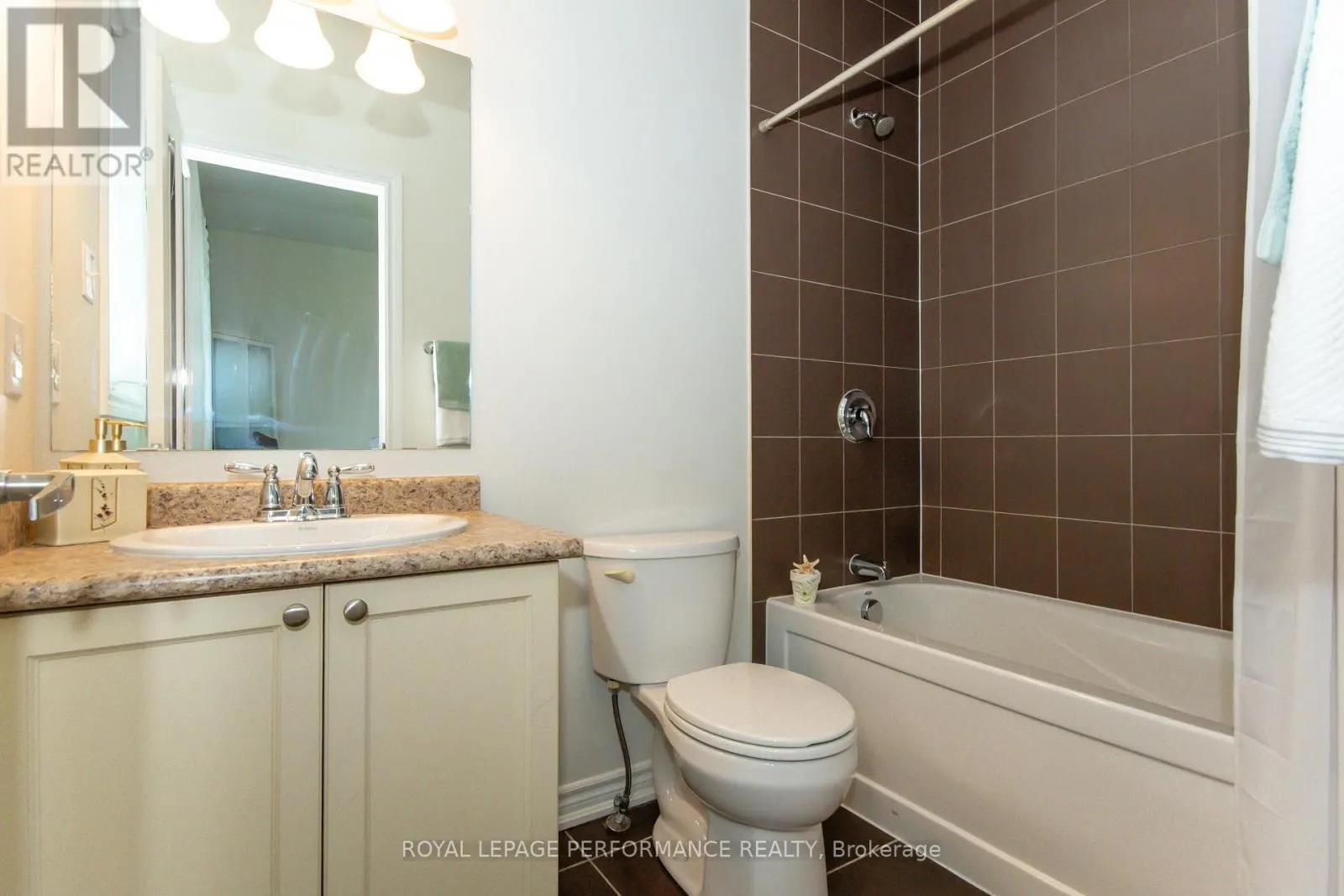 2744 GRAND VISTA CIRCLE