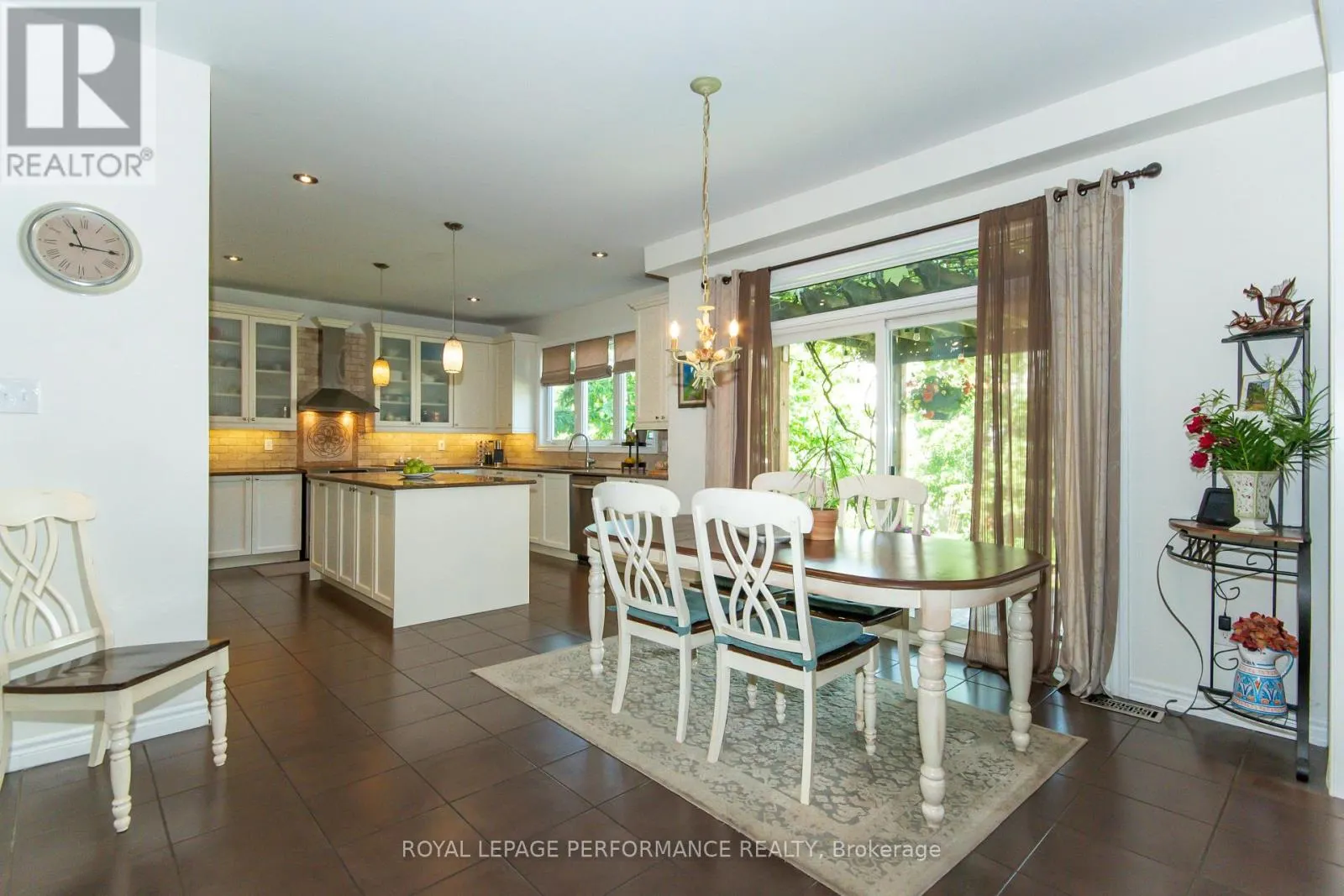 2744 GRAND VISTA CIRCLE