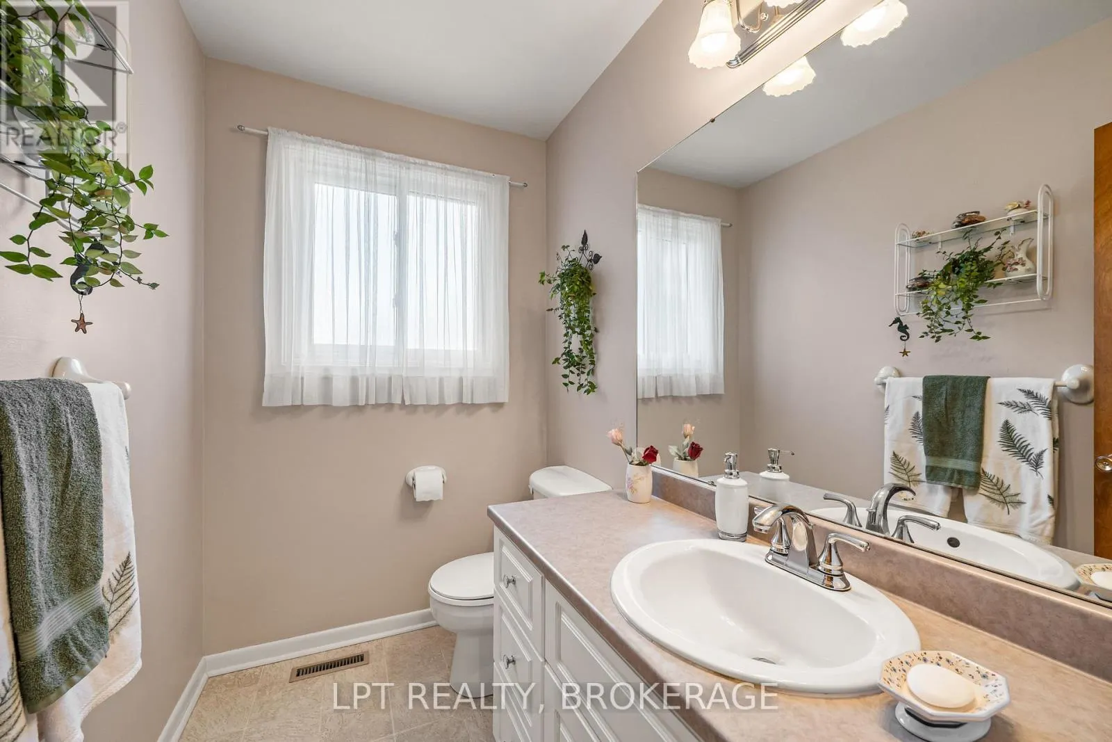 124 CAMPBELL CRESCENT