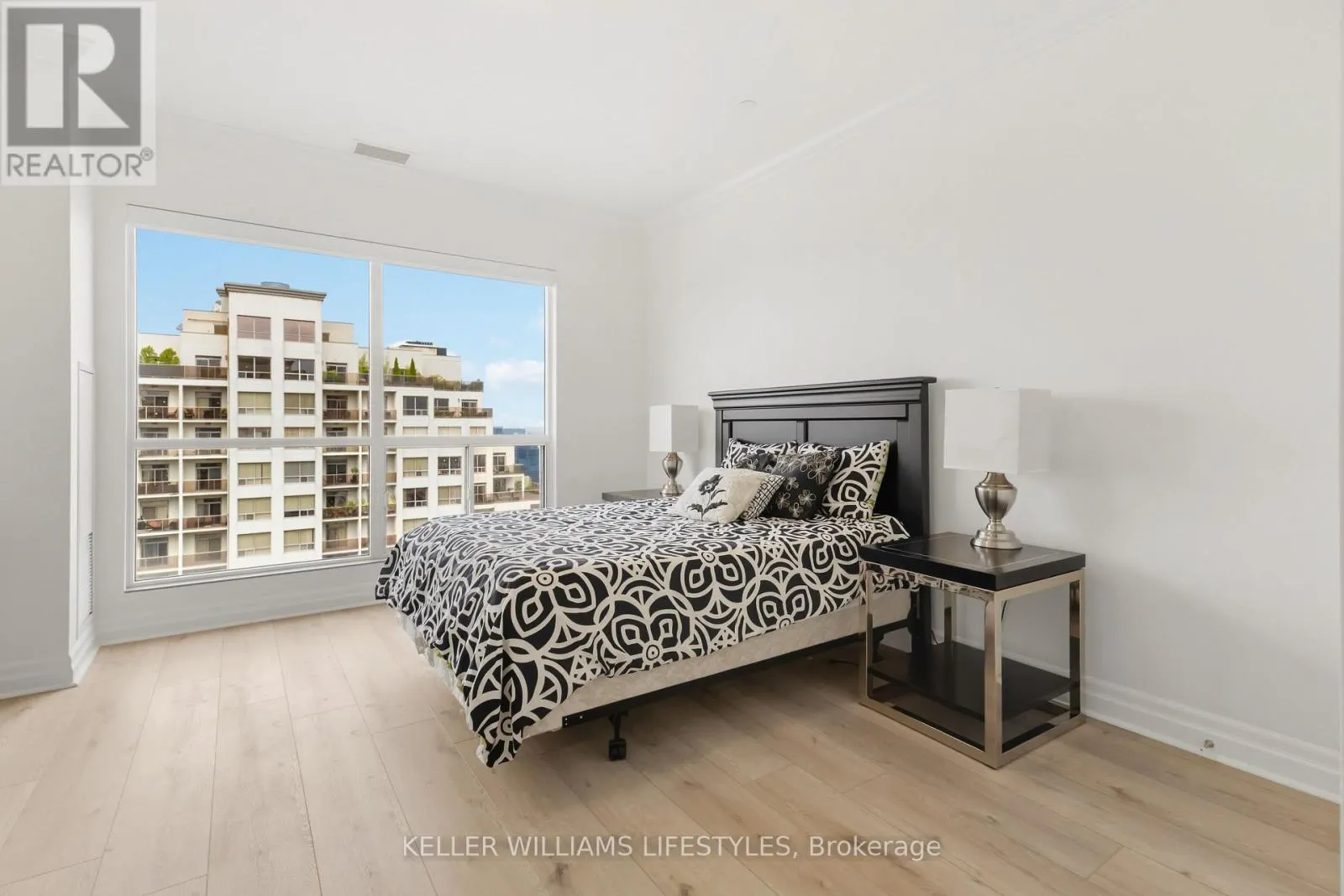 2704 - 330 RIDOUT STREET N #2704
