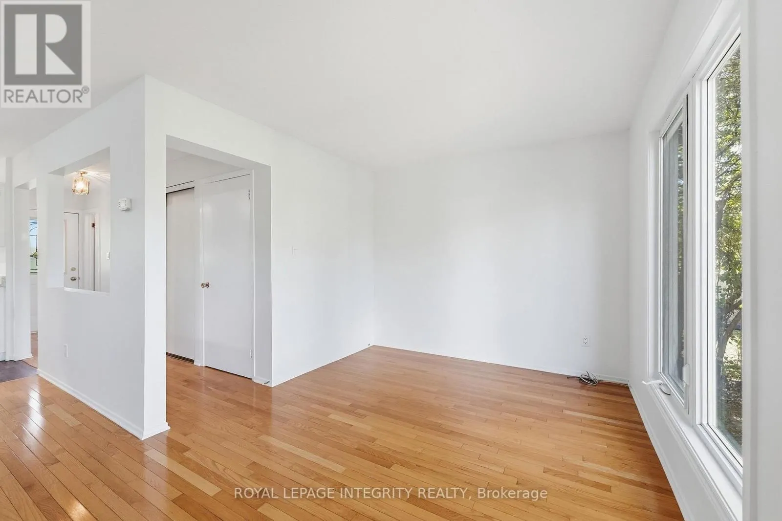 909 LAWNSBERRY DRIVE