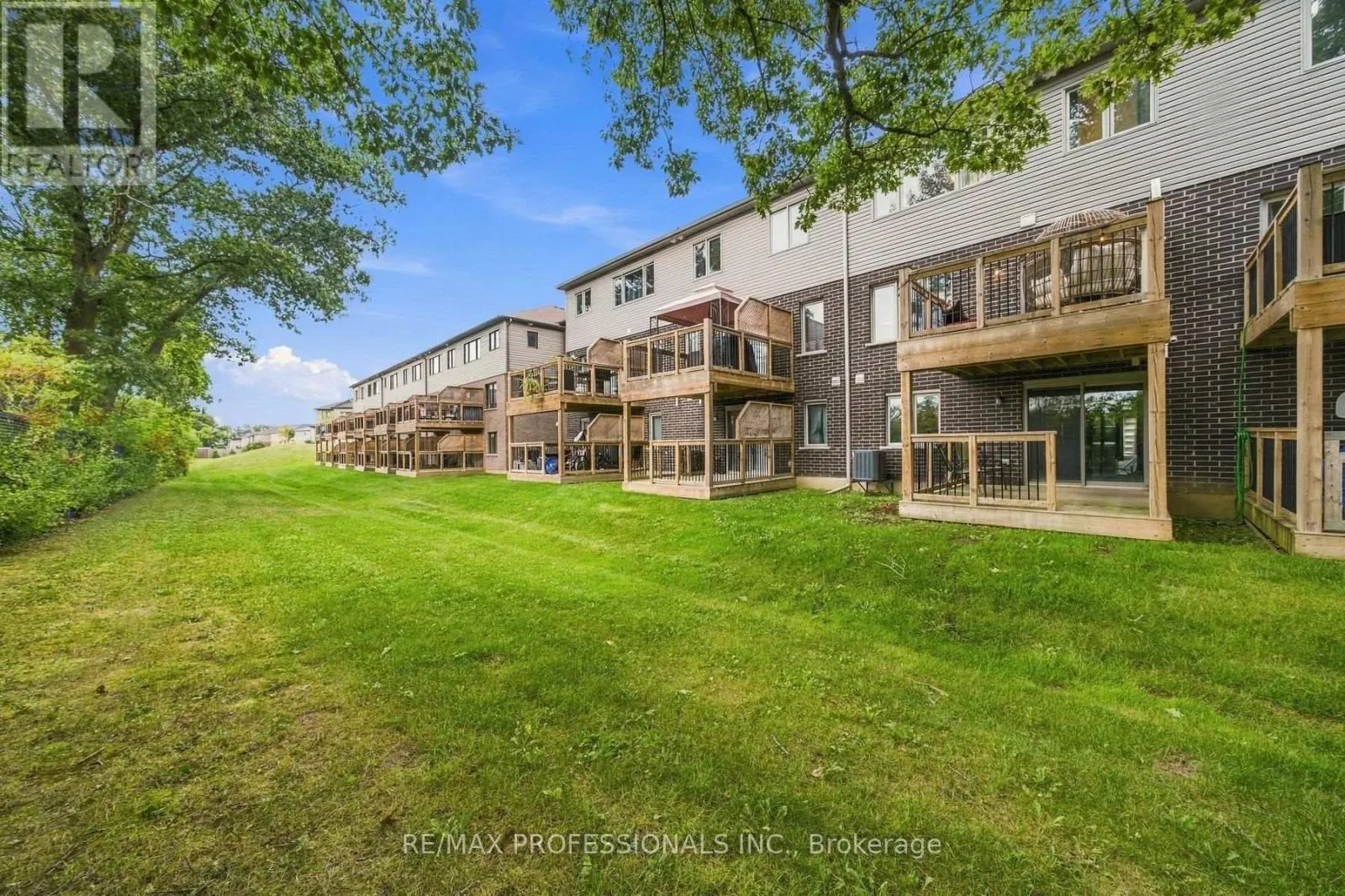 31 - 135 HARDCASTLE DRIVE